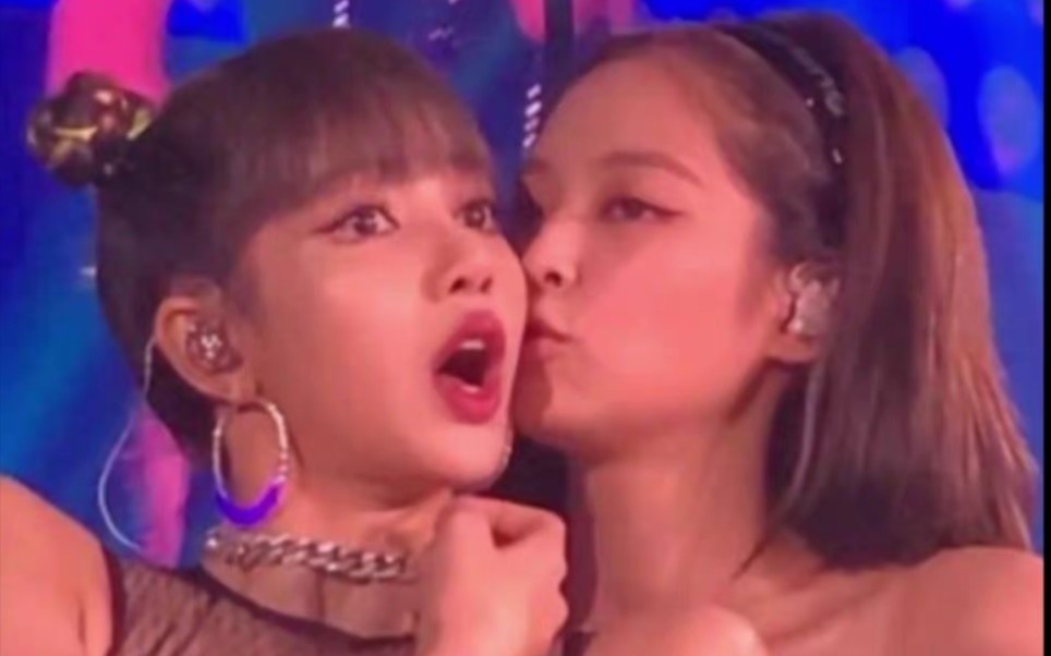 《JENLISA战地玫瑰》谁说战地没爱情,jennie&lisa哔哩哔哩bilibili