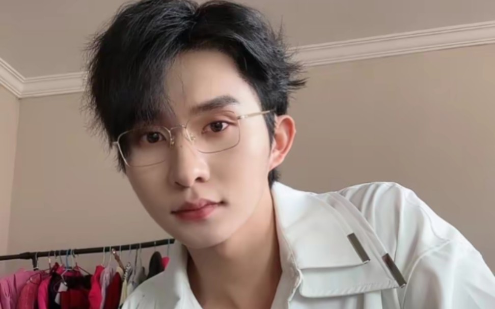 张集骏 3.21直播 张张进组定妆啦(^～^)