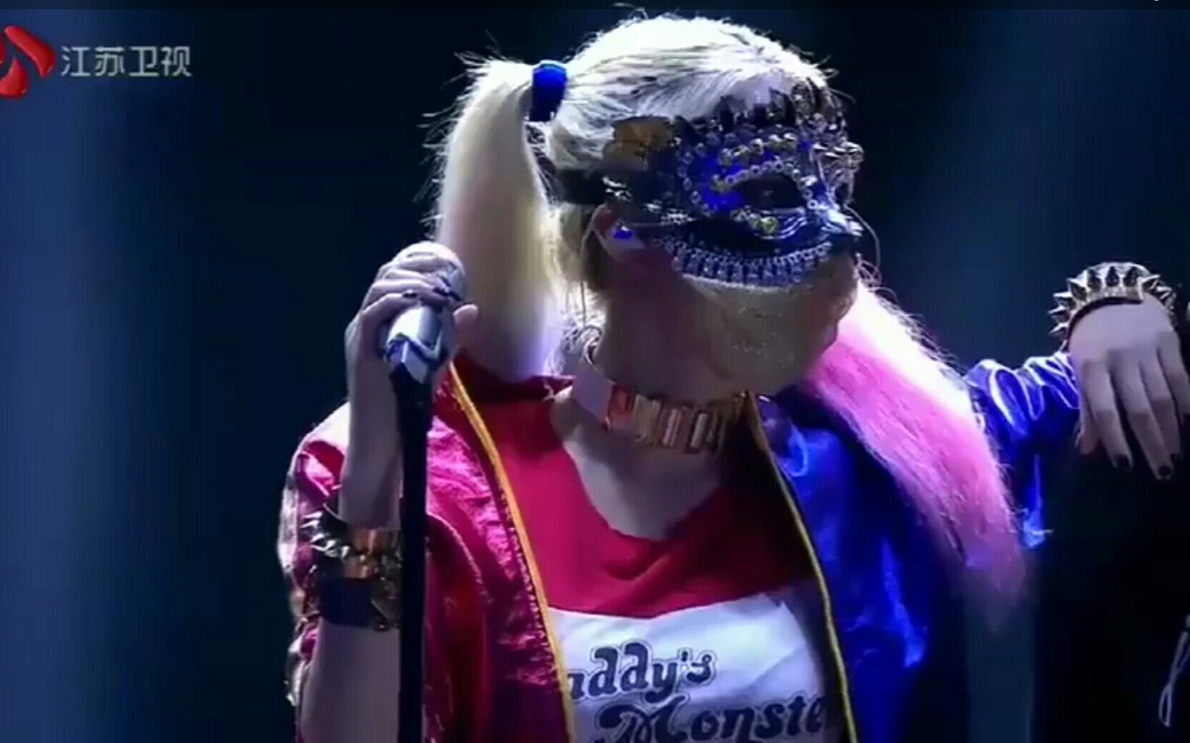 蒙面唱将小丑女揭开面具网友惊呼太漂亮了