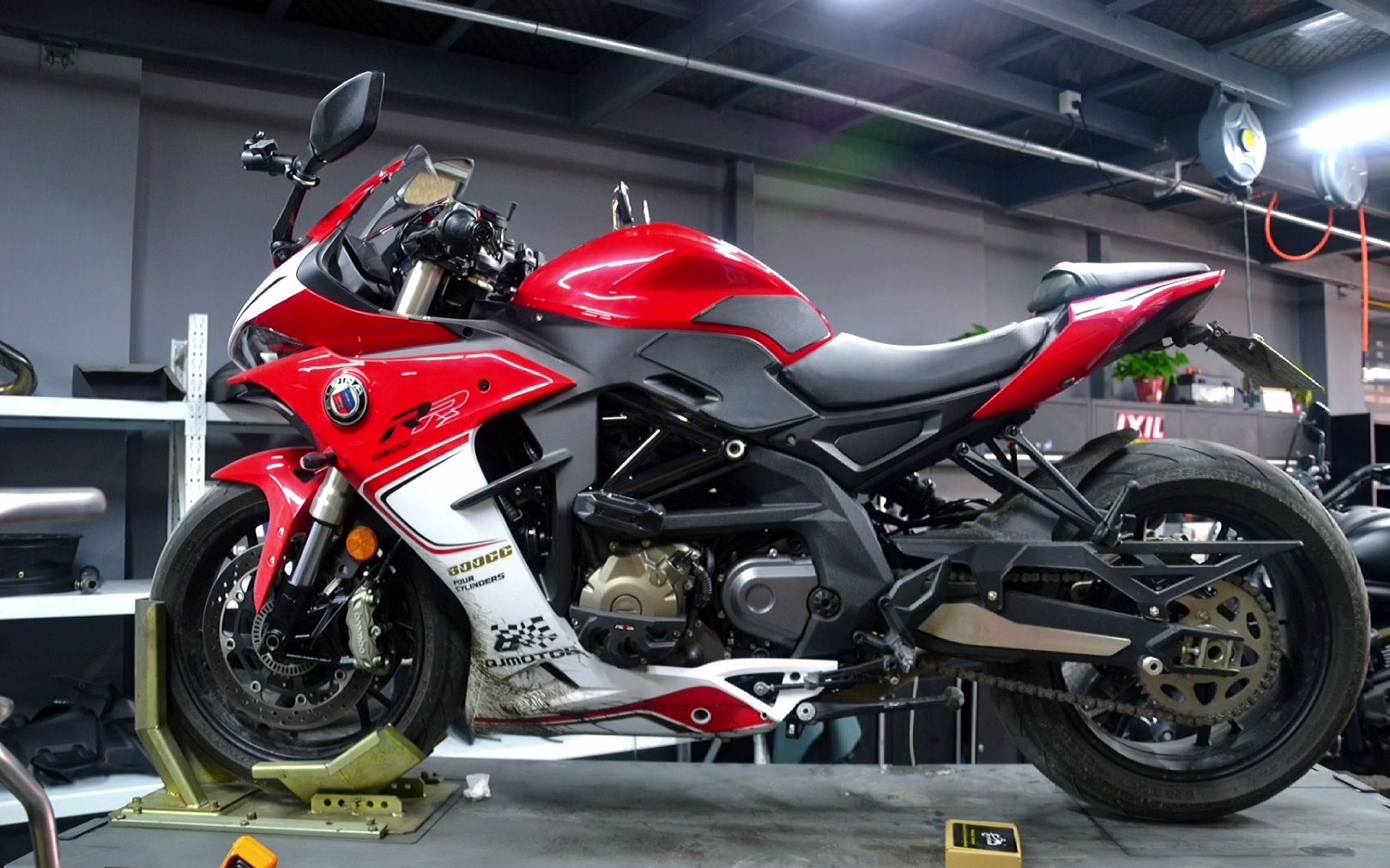 qj赛600更换前减震油封