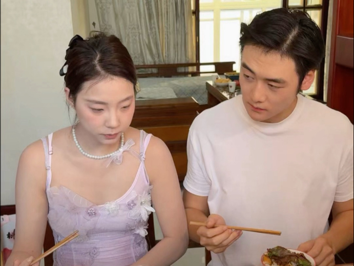 你们那儿男朋友上门包多大红包？海报
