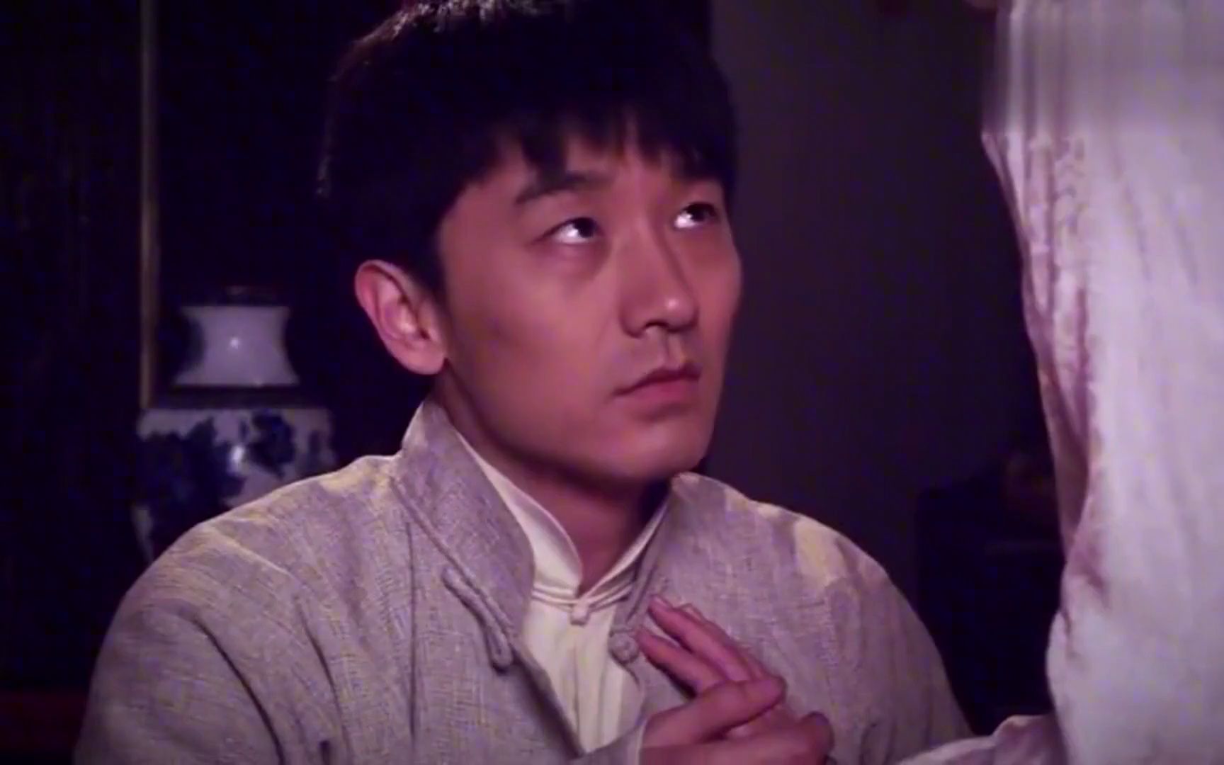 新燕子李三:男子倒在荒地昏迷不醒,幸运遇到铁嘴送他到医馆!