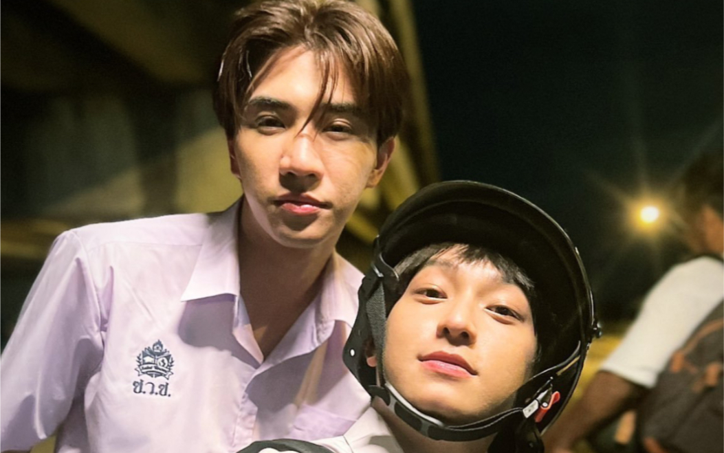 【perthchimon】抱着老婆脖子生啃!泡芙他超爱!