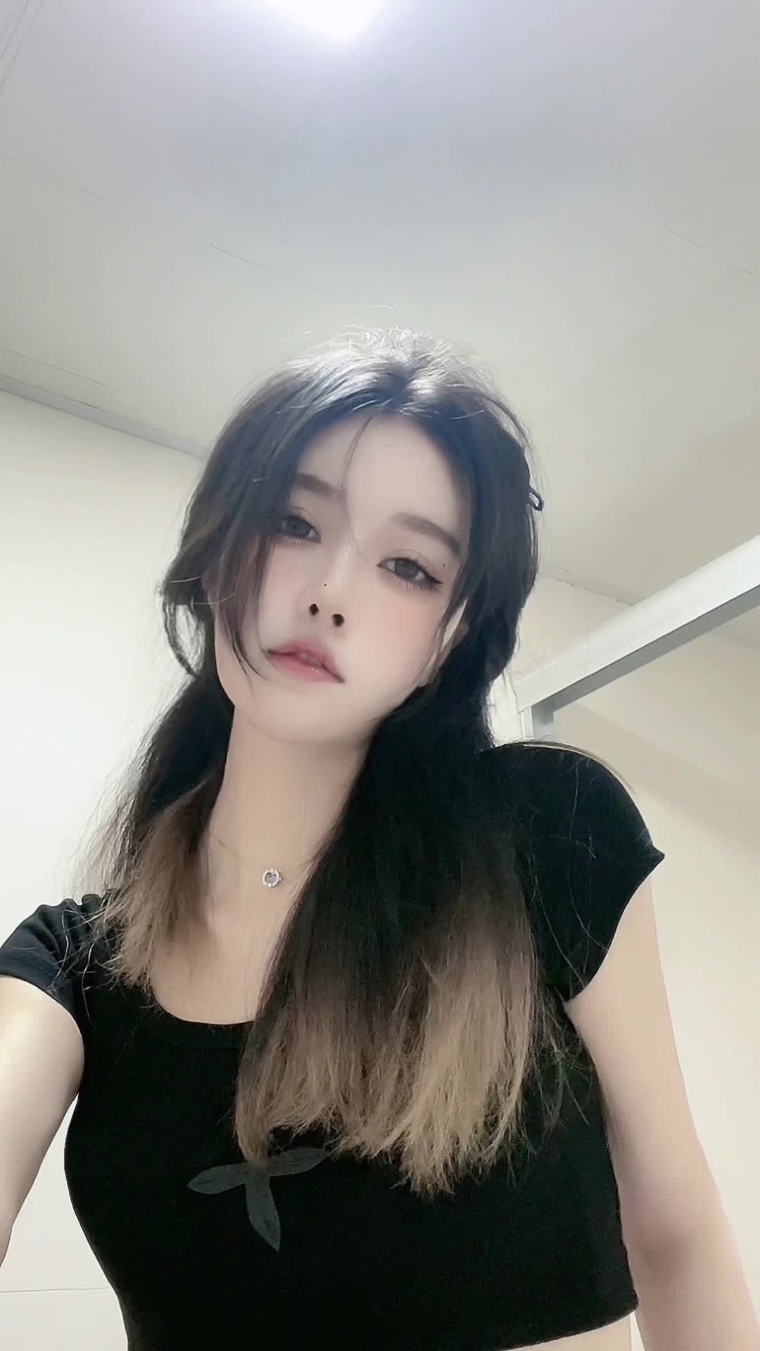 姐姐 距离产生美 所以鼓励网恋