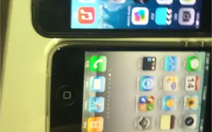 Скачать видео: 两台iPhone 4 一台最高系统 一台是最低的ios4，来看看有什么不同吧