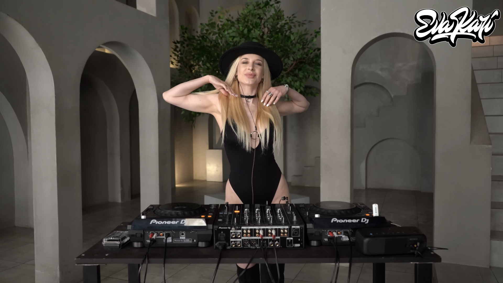 Eva Kari Tech House and House Dance Mix