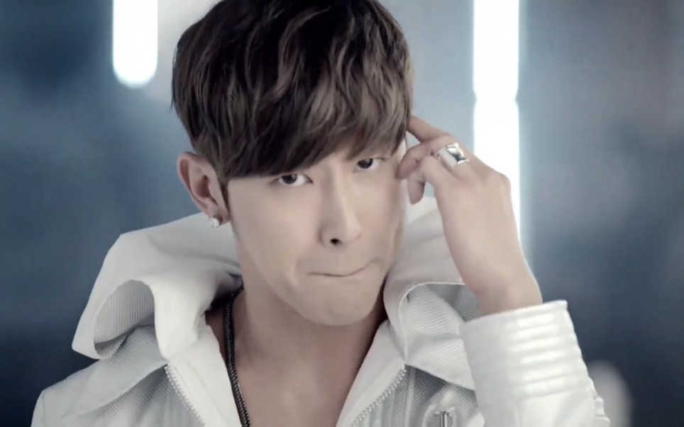 东方神起《humanoids》震撼来袭!雨中封神超燃现场版!