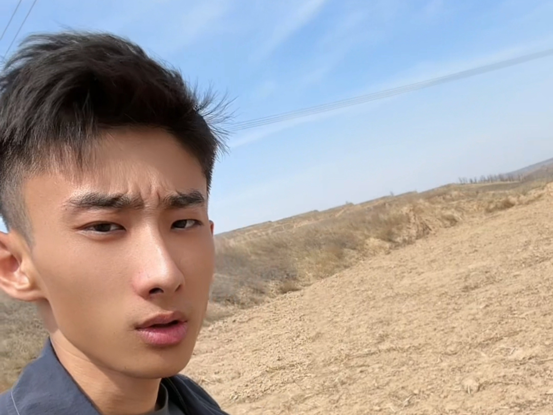 小伙返乡创业承包了600亩地,准备种植玉米西瓜,99年陕北创业青年