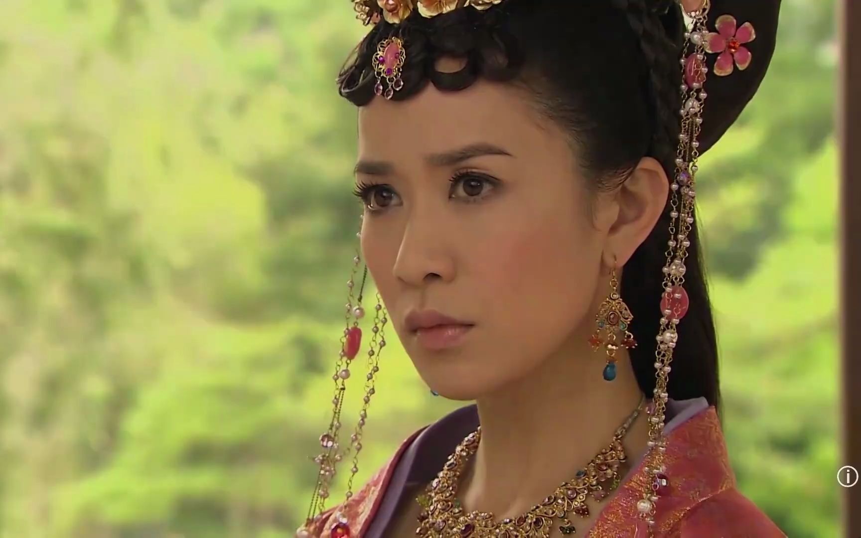 公主嫁到:银屏是公主的婢女,韦贵妃借宫规处置银屏,是警告公主