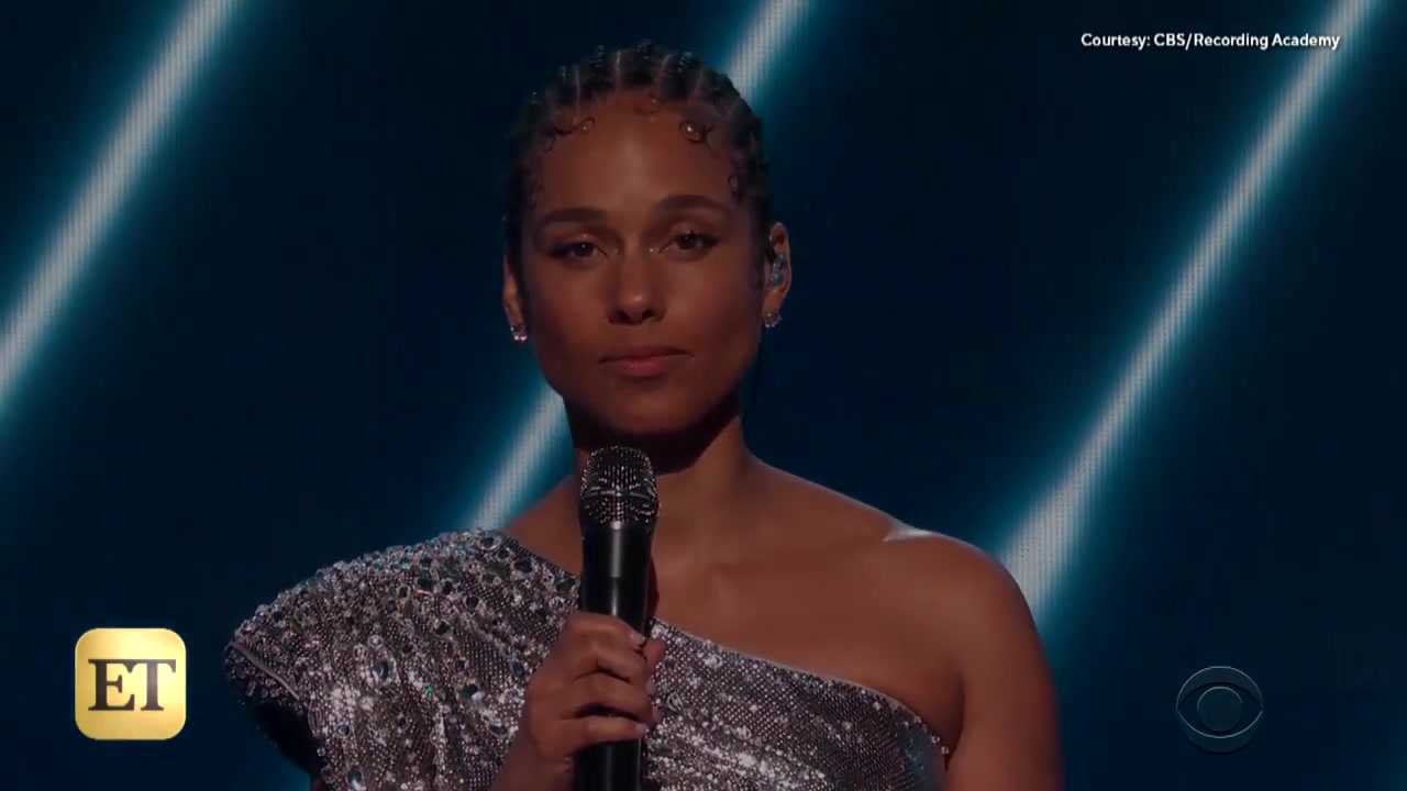 格莱美在斯坦布斯中心现场致敬科比all the kobe bryant tributes