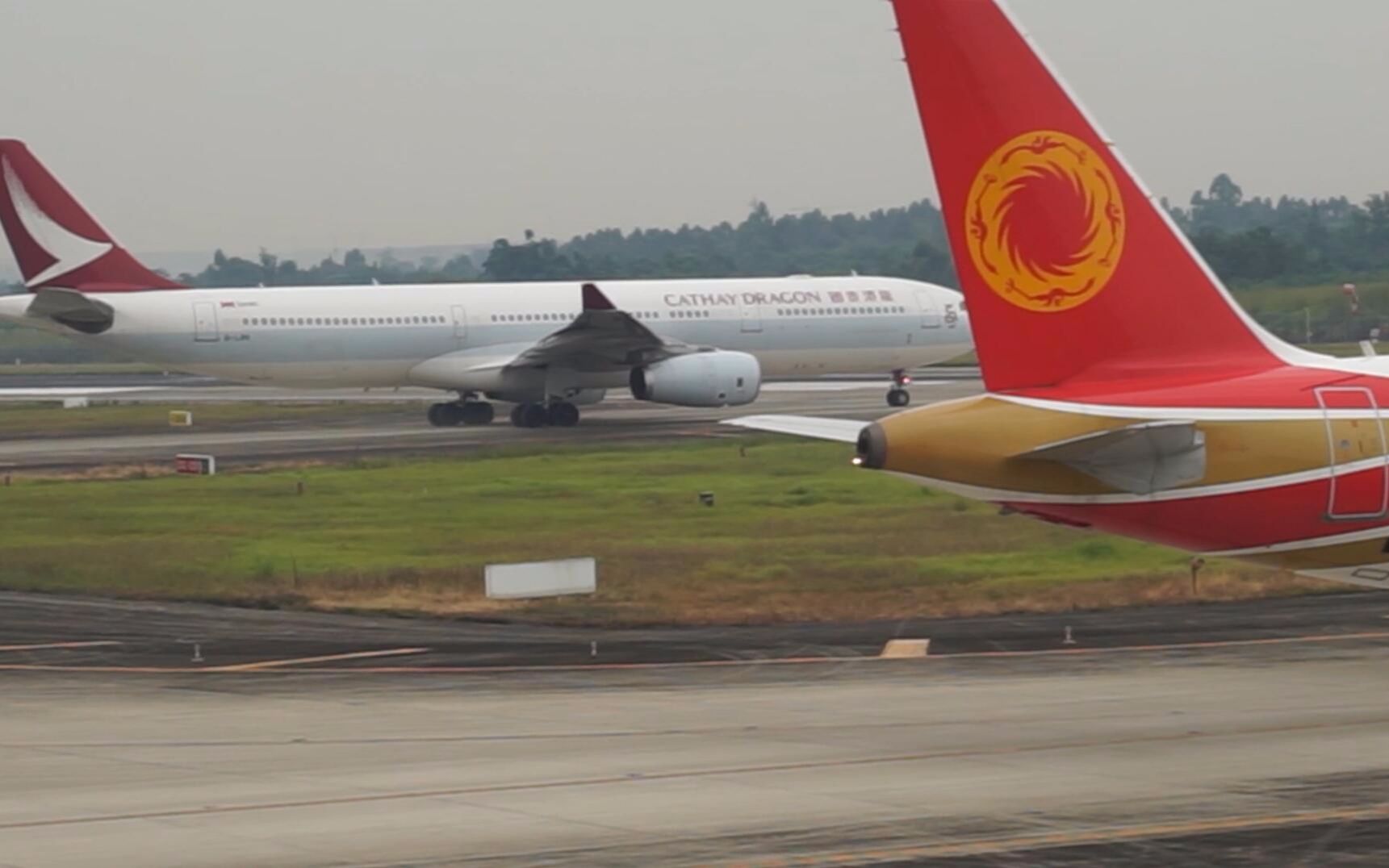 香港國泰港龍的空客a330起飛全過程,還插隊成都航空飛機