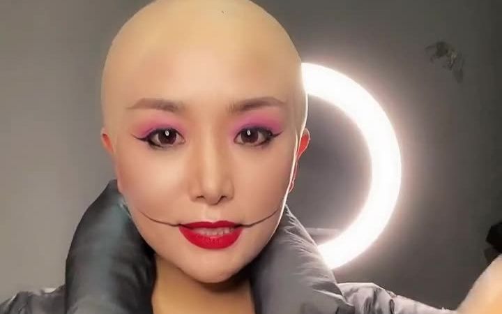 光头女巫是这样的呀    专业化妆造型培训