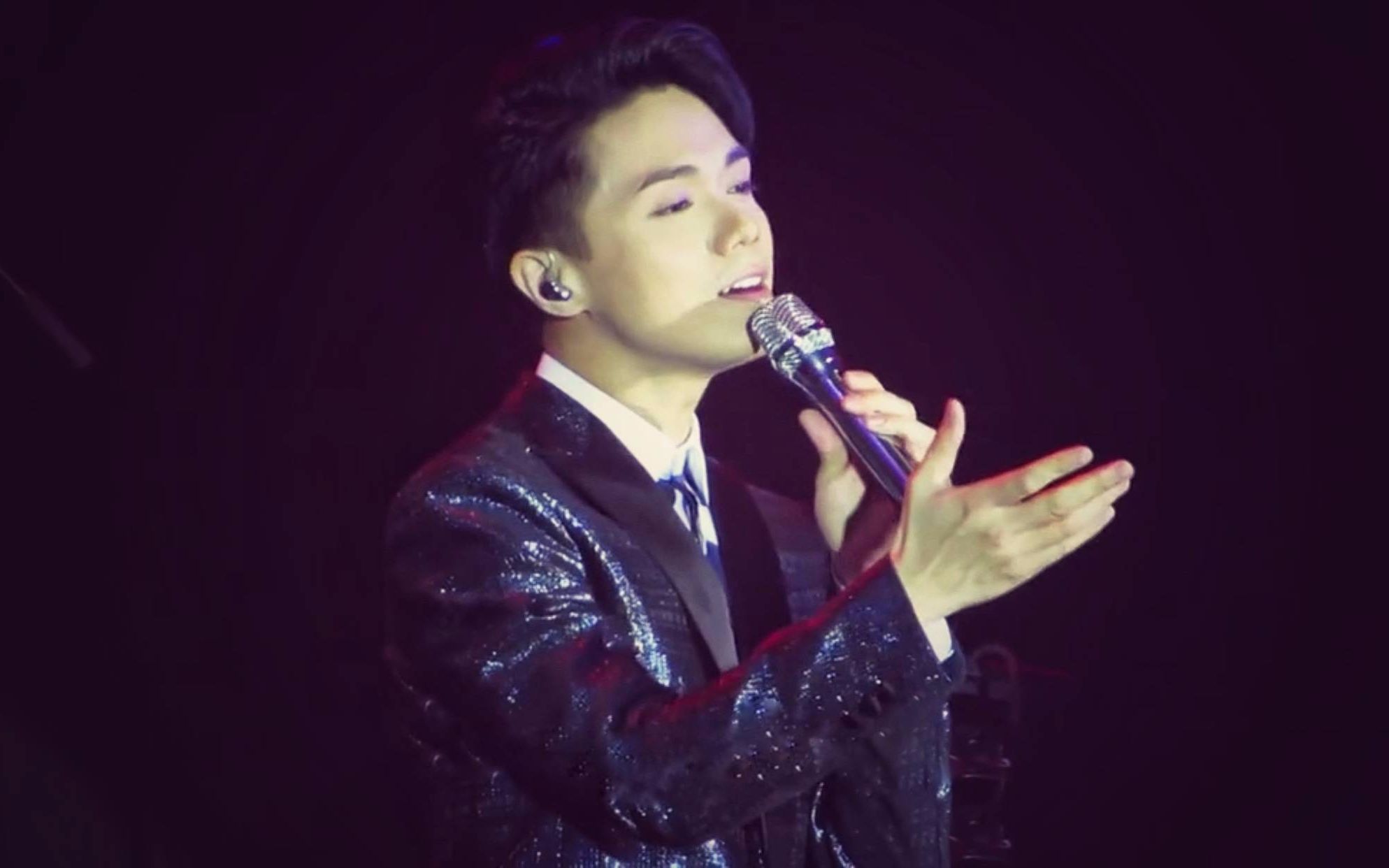 张敬轩降两度处处吻又名皇上后宫佳丽三千人就是没有你和我可以先看