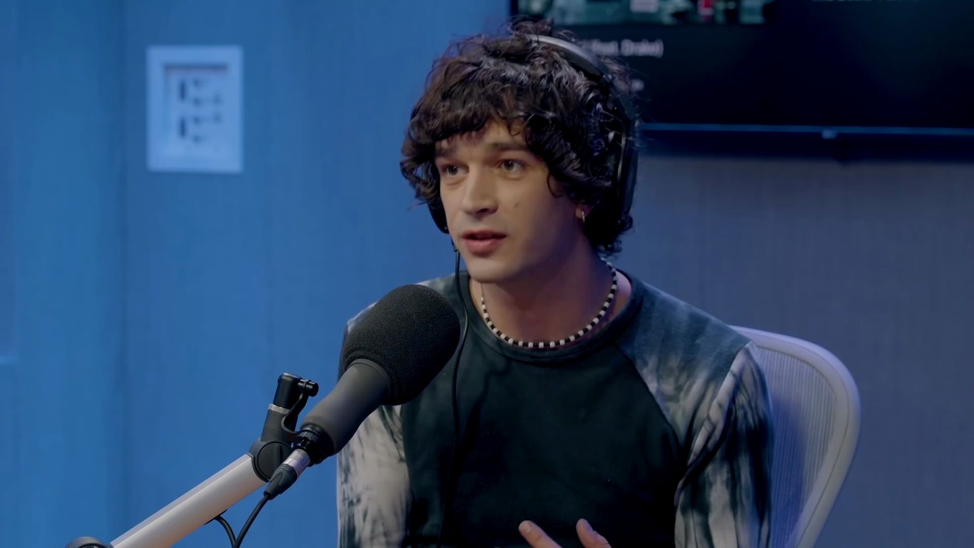 the1975主唱mattyhealyapplemusic电台采访the1975andmeyoutogether