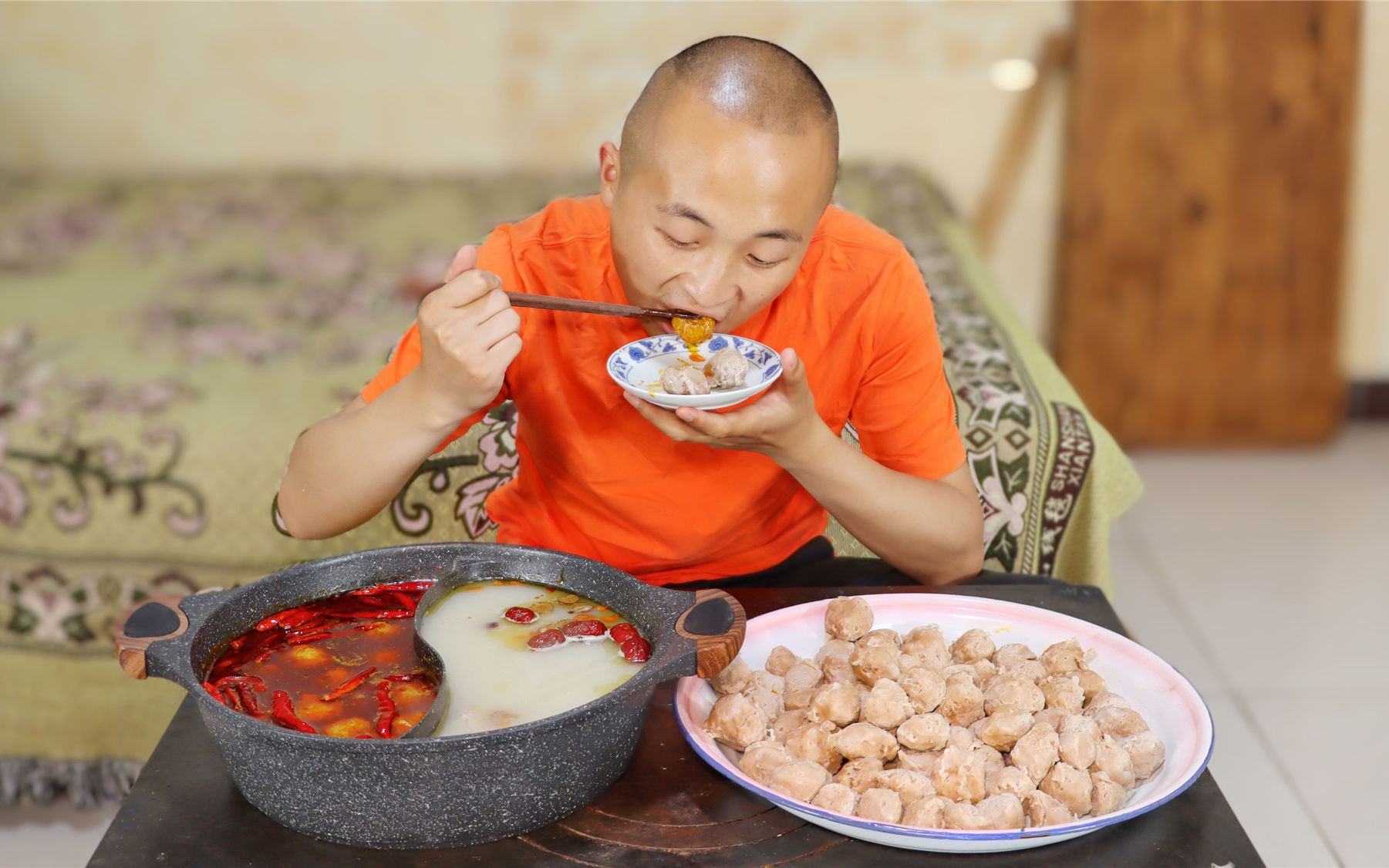 大冬做“潮汕手打牛肉丸”,铁棒锤了3个小时,咸鲜滑嫩哔哩哔哩bilibili