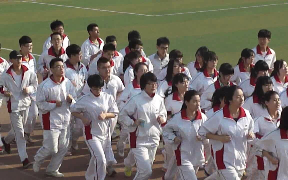 [图]青岛五十八中2014年5月6日课间操跑操