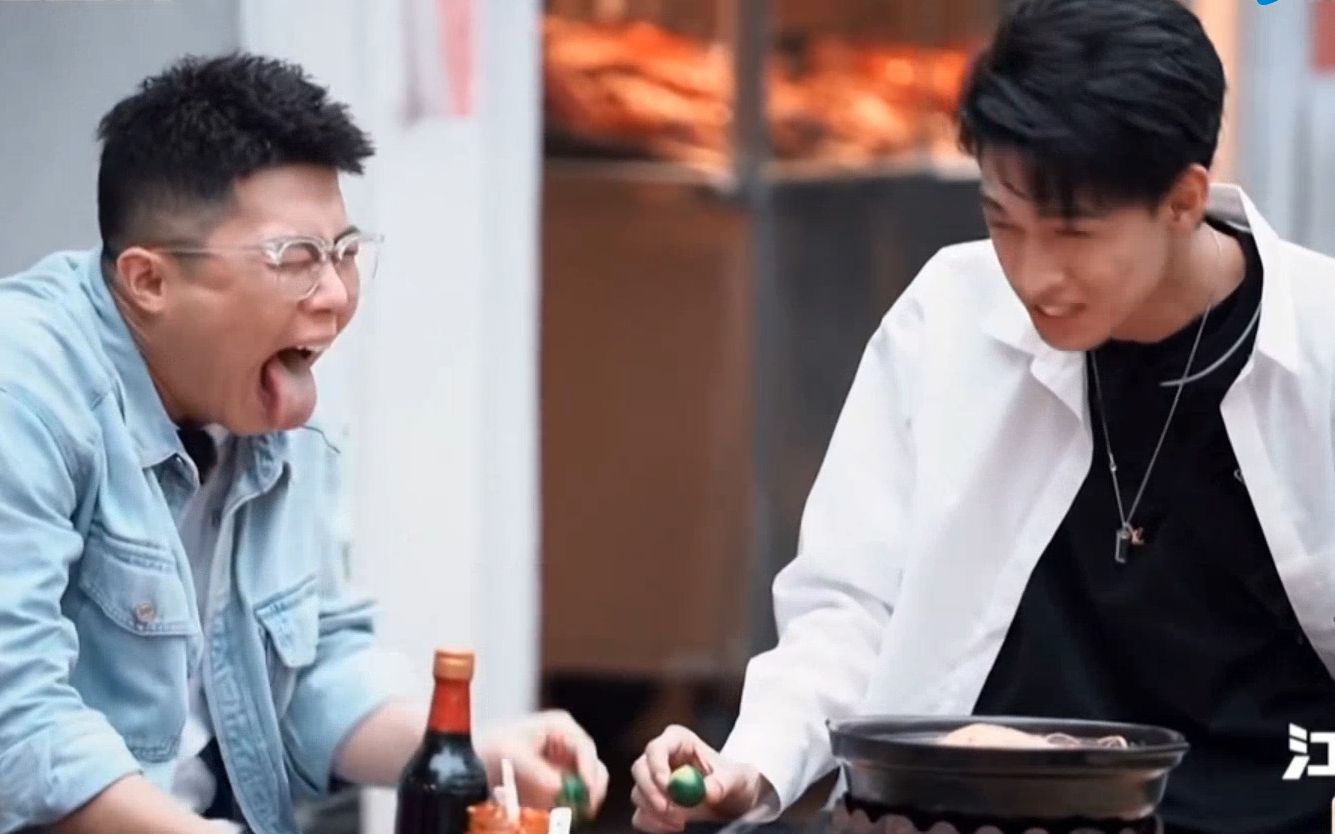 美味夜行侠名干饭之演艺表演又名每一帧截下来都可以当壁纸