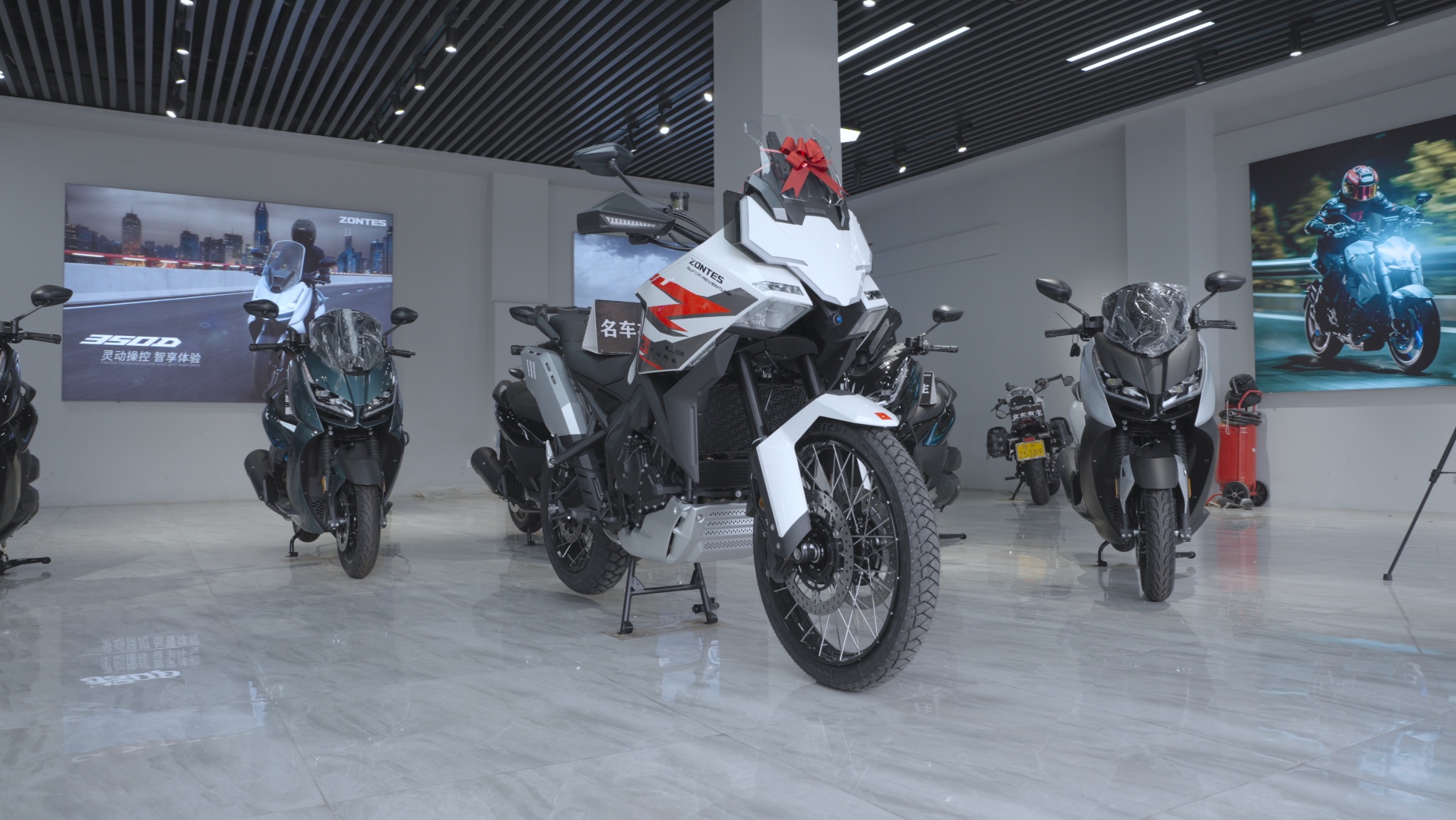 国产首款3缸摩托,升仕703f试驾体验,发动机确实有东西!