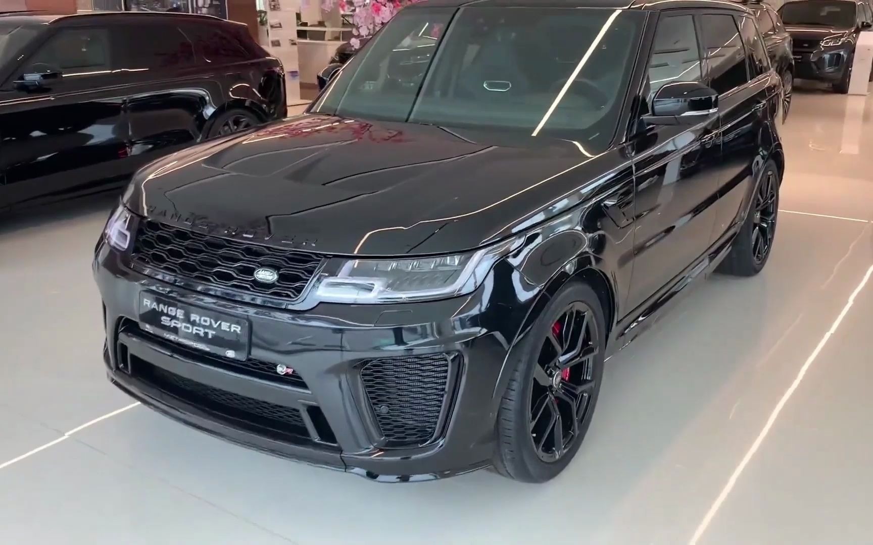 路虎揽胜2022款大改装外形霸气保时捷卡宴劲敌