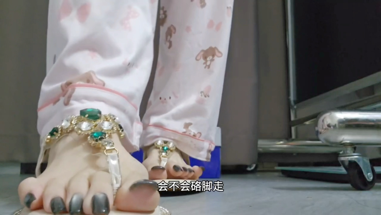 这双绿宝石凉鞋到底值不值得入？