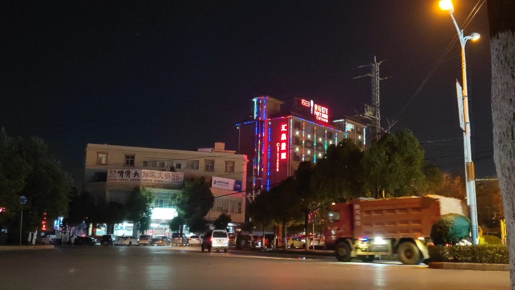 小米11pro延時拍攝雲南省昆明市晉寧區晉城鎮的夜景