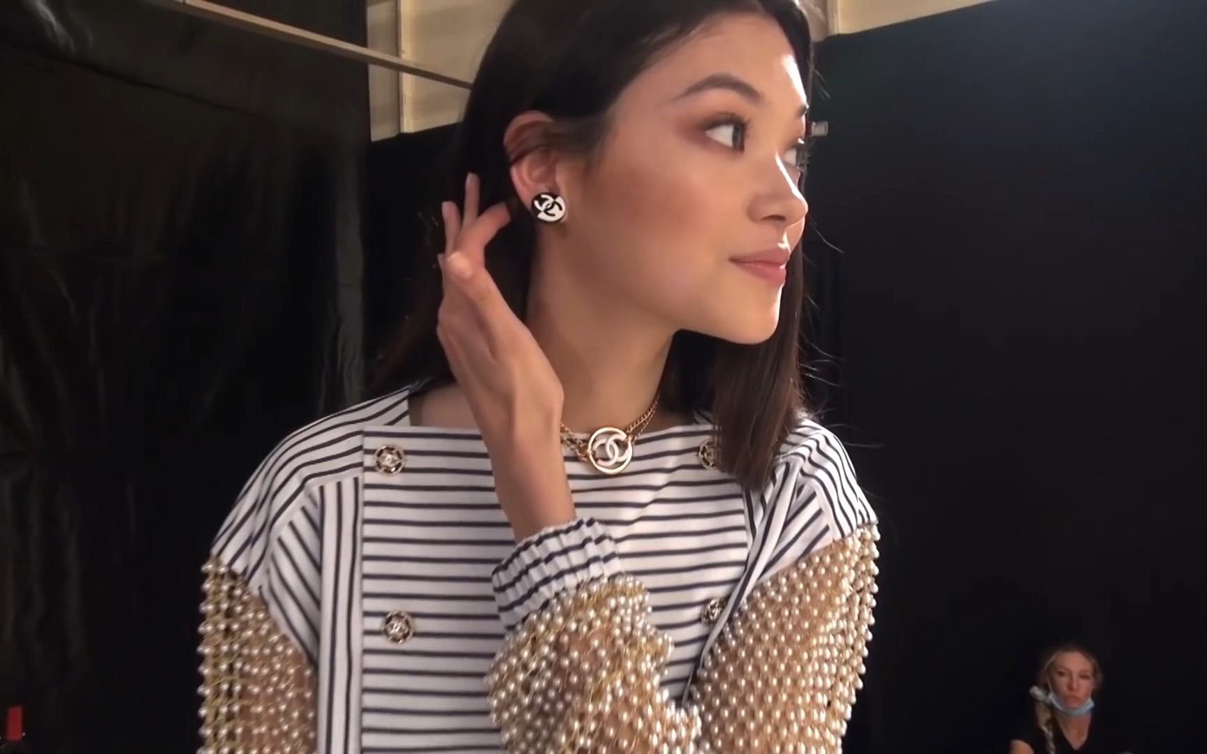 【超模】mika schneider 巴黎时装周的一天行程(英字)