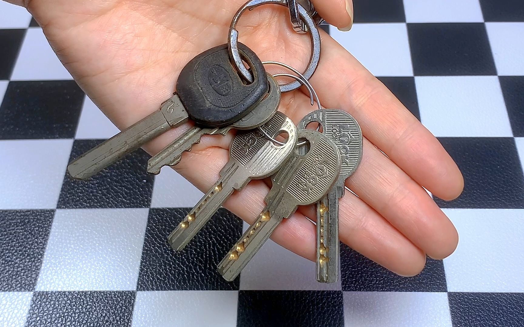 家里的废旧钥匙不要再扔了,这个用途真是厉害,花钱都很难买到