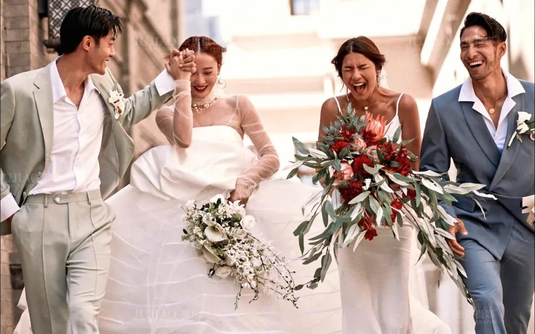 老友记我们一起结婚吧苗苗史蒂文莎莎大叔四人组婚照为友情干杯