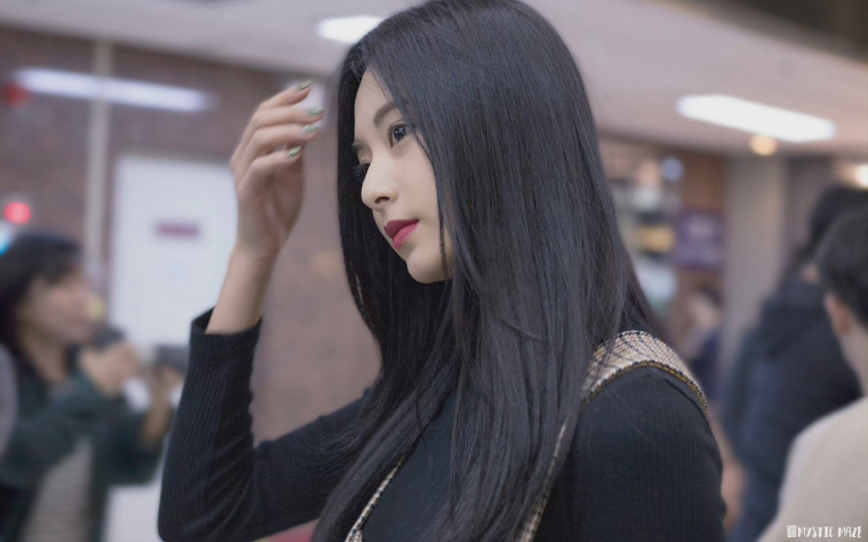 回顾过去子瑜黑发红唇的美丽亲切的颜值真的绝大发了!