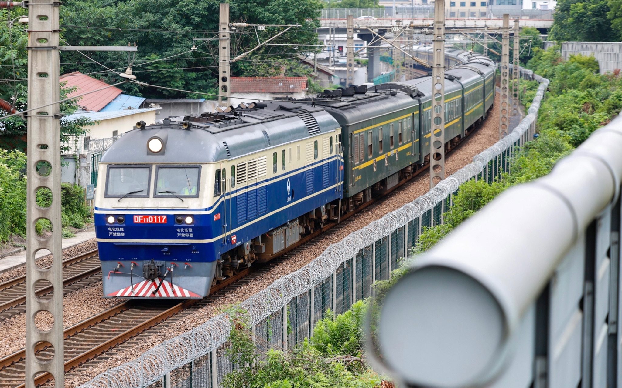 上局合段 df11 0117牵引客车t325次经过沪昆线k198km 705m 北景北苑
