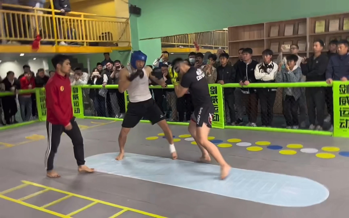 大n郭凌川八角笼对战省散打冠军!隔行如隔山啊!