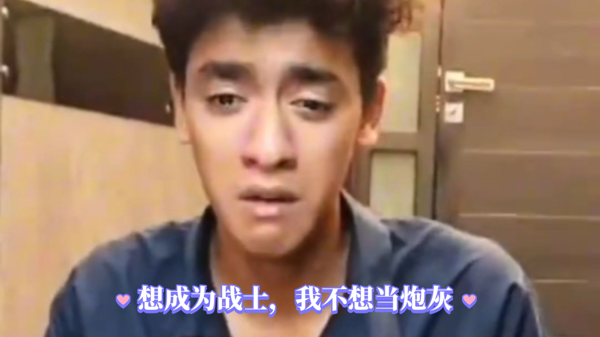 “锅铲与武器，是两个少年截然不同的归宿。”贾马尔试戏片段曝光，赛夫苏苏幕后纯真可爱，这反差让人破防。欢迎来龙餐馆