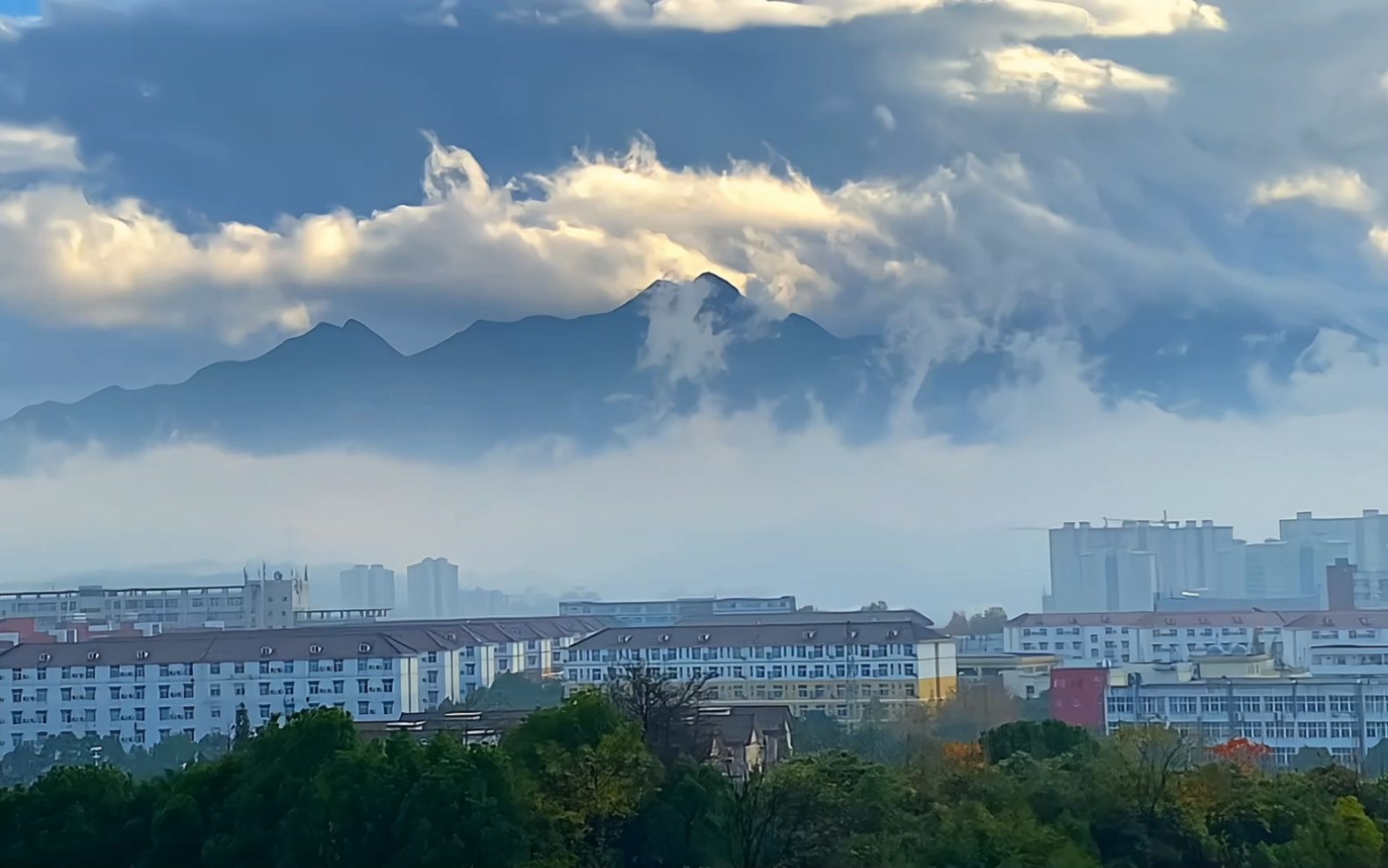 庐山就在学校对面,不拍到点啥,都对不起这个位置!!哔哩哔哩bilibili