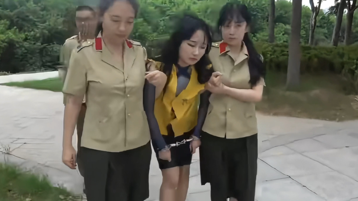 法制宣传cut:嫌疑人被押解指认现场