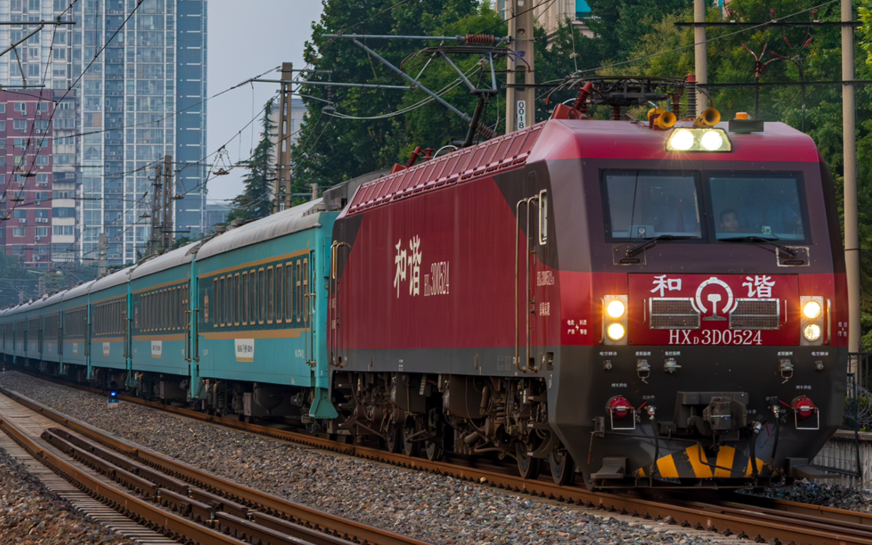 【铁路】路过京城的熊猫列车"什邡号",y152次(成都西-哈尔滨)接近北京