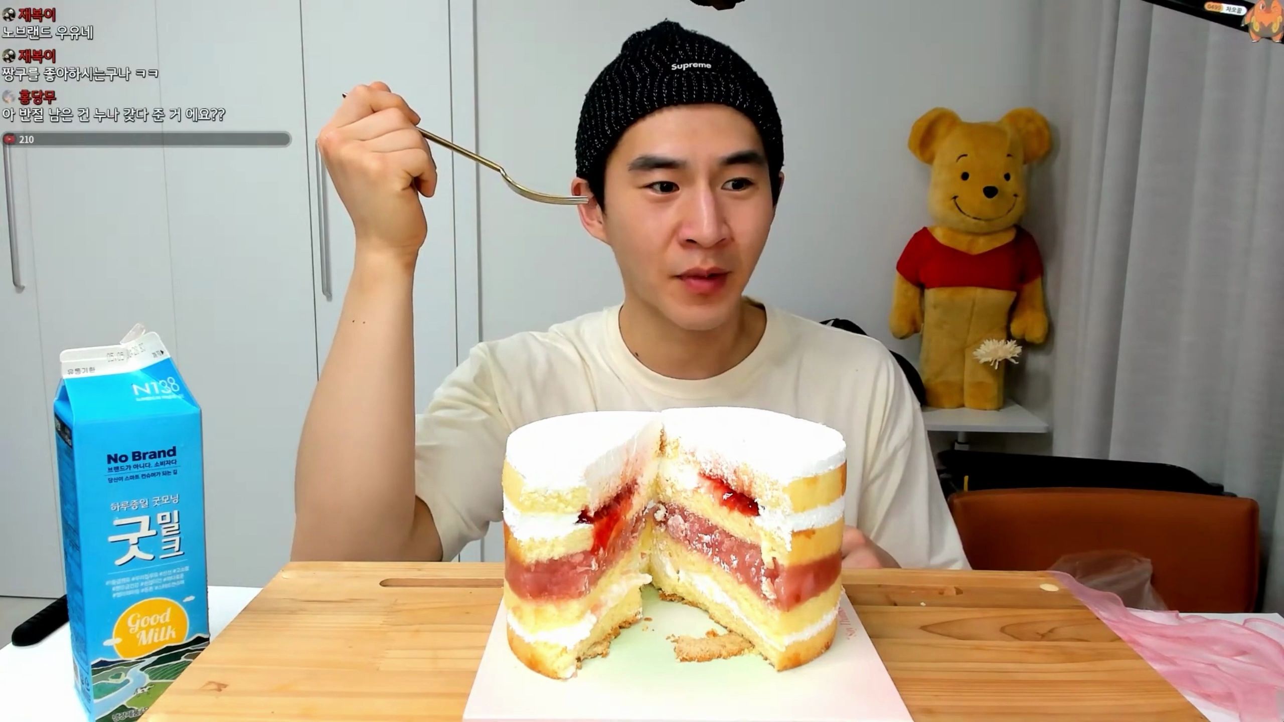 【韩国吃播】 奔驰小哥 吃花桃蛋糕