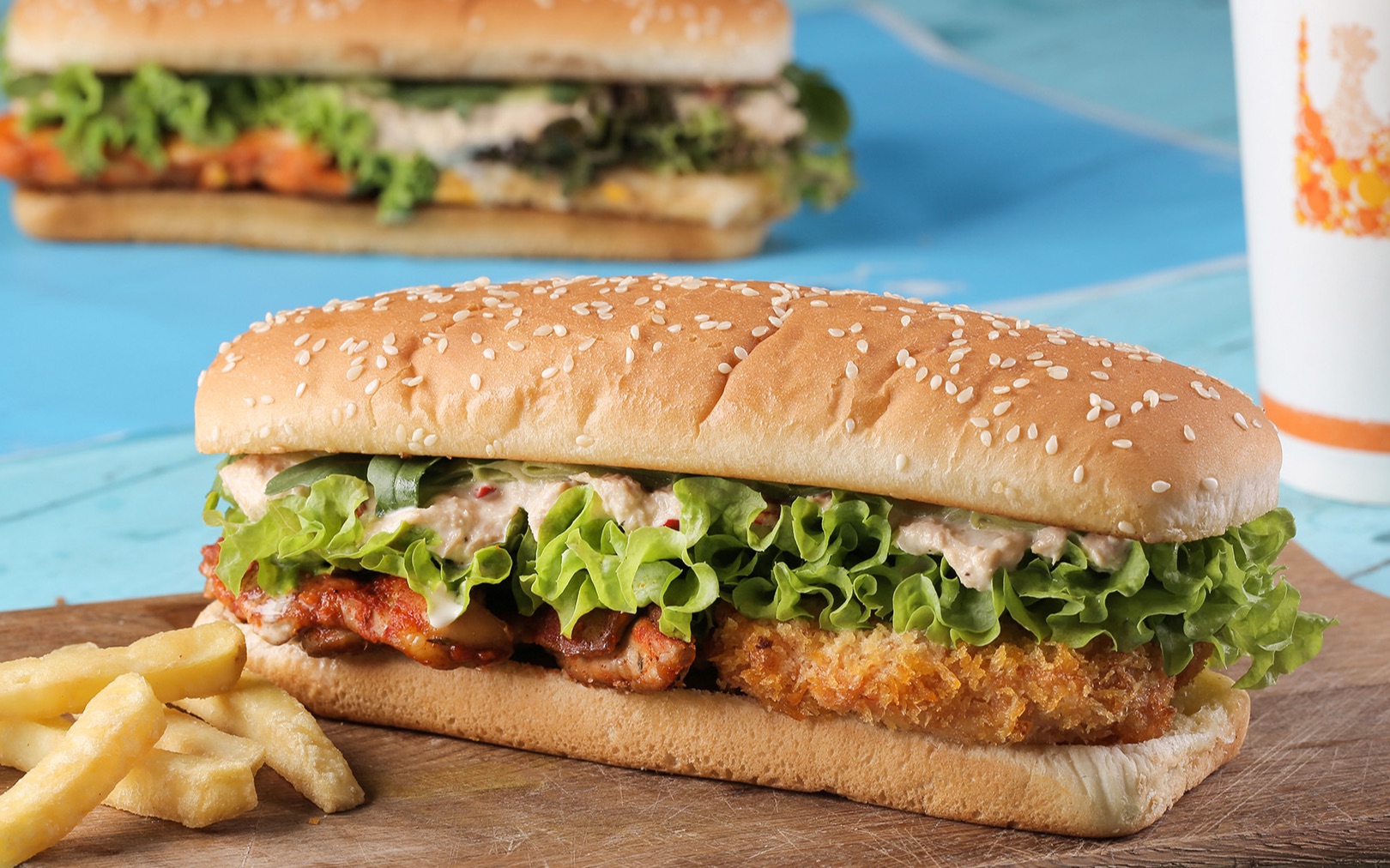 鲜虾鸡腿肉金枪鱼这个长达19cm的汉堡有点厉害