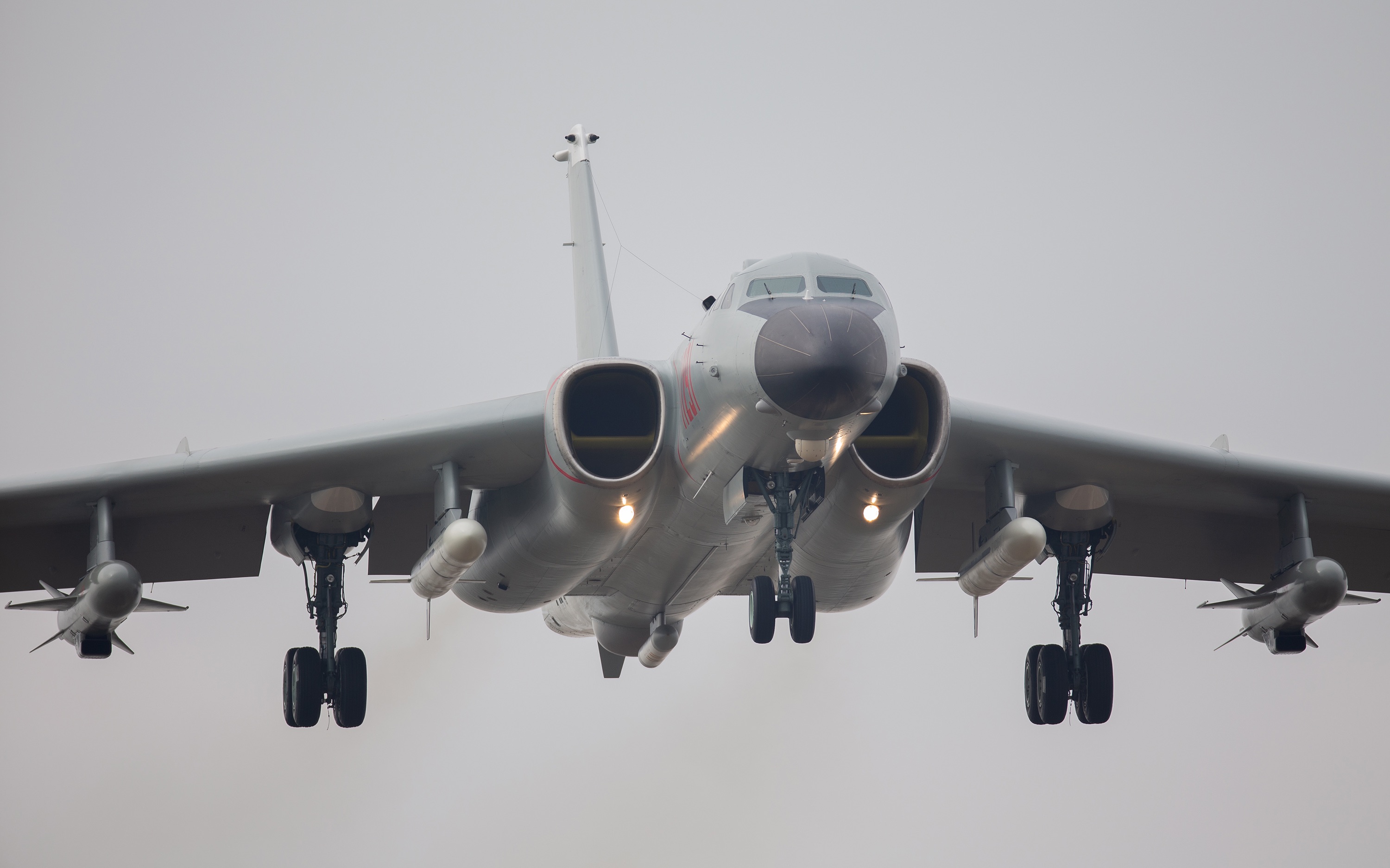 【花絮】战神骑脸,四线操作记录h-6k航展前降落珠海金湾机场