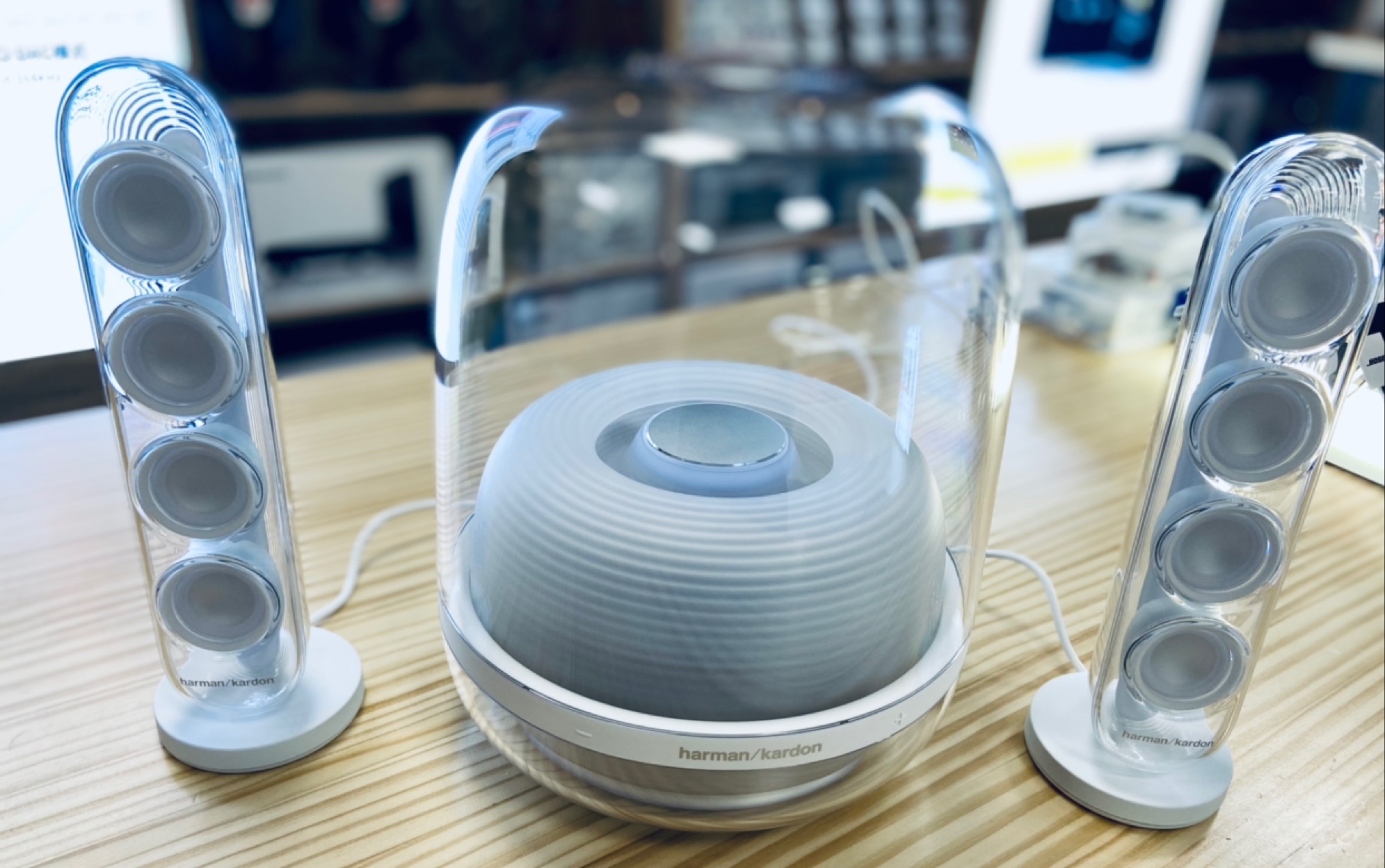 哈曼卡顿水晶四代 低频能量感很强.