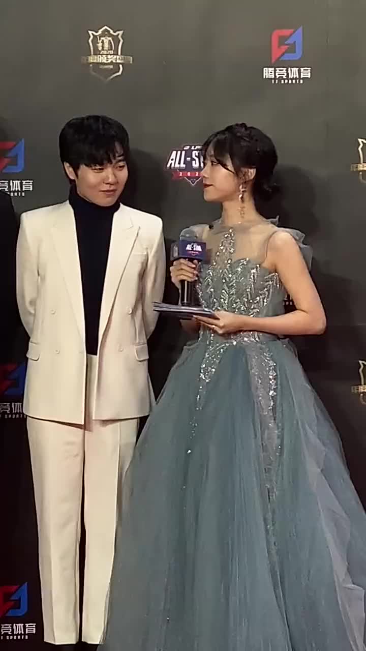 上一次小钰采访宋义进他说不喜欢主动没想到这次