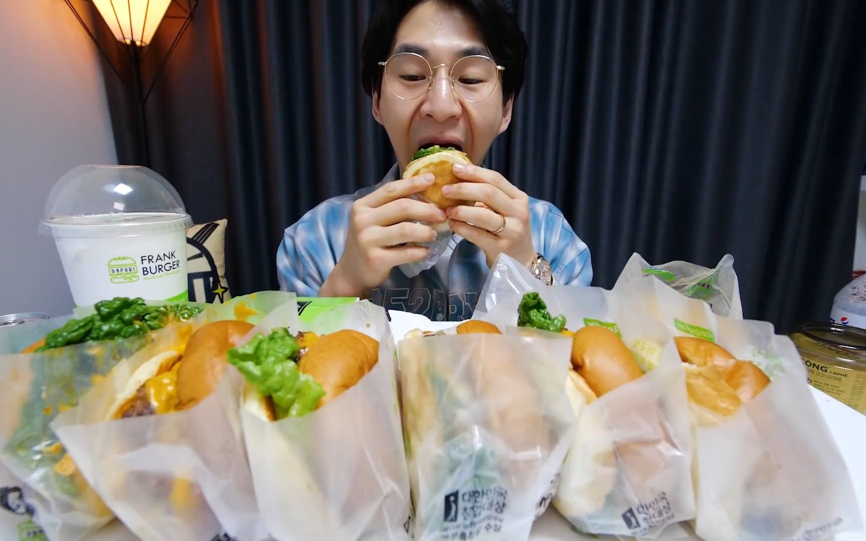 【banzz奔驰小哥】一口气吃掉7个弗兰克汉堡