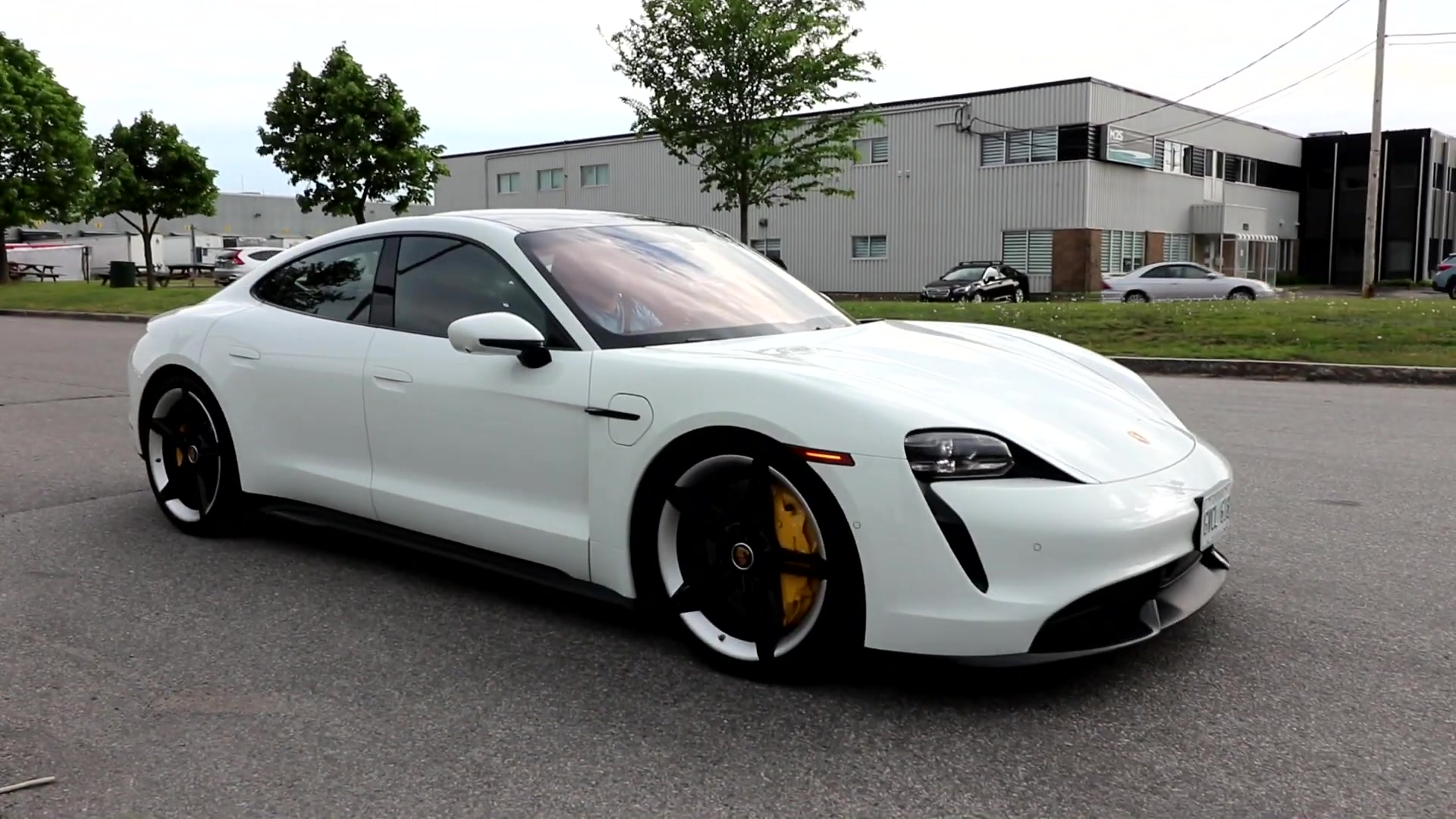 保时捷porschetaycanturbostheelectricsportscarfaithful