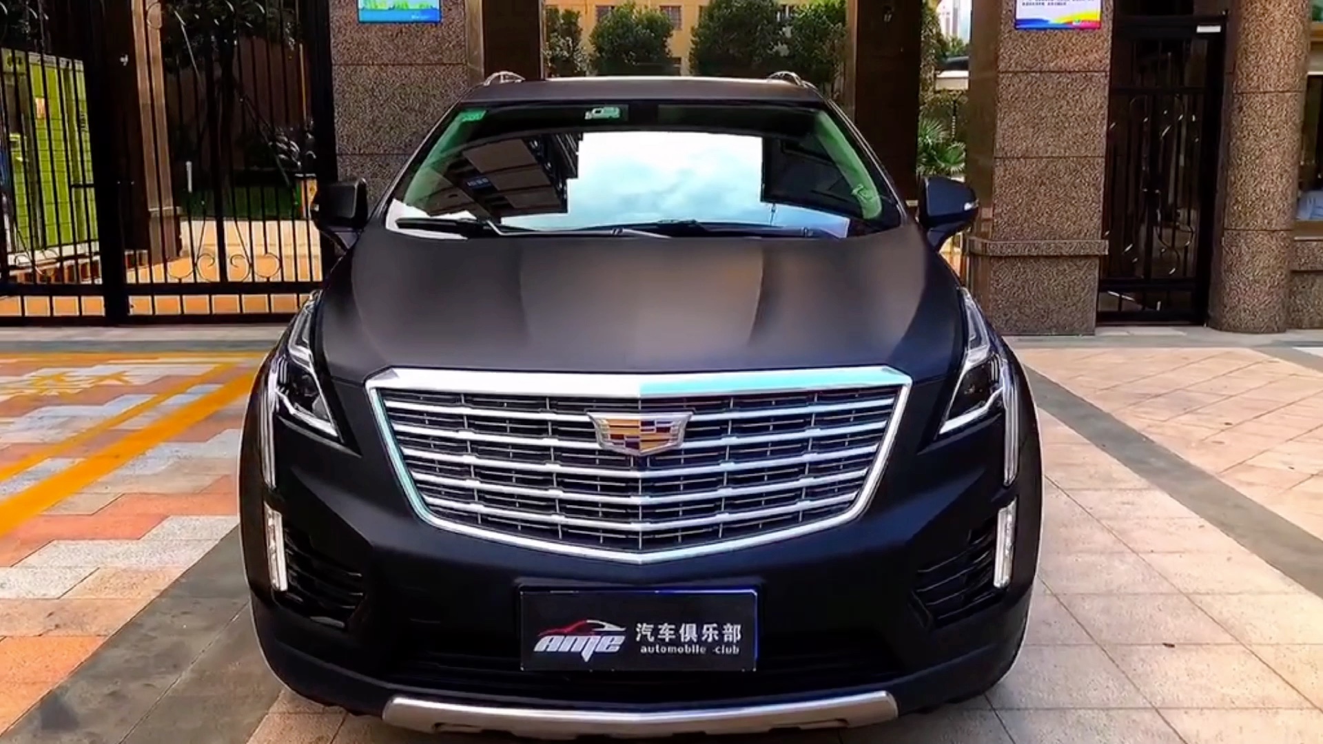 凯迪拉克xt5车身改色贴膜,漆面超亚黑改色膜,帅气整体质感效果_哔哩