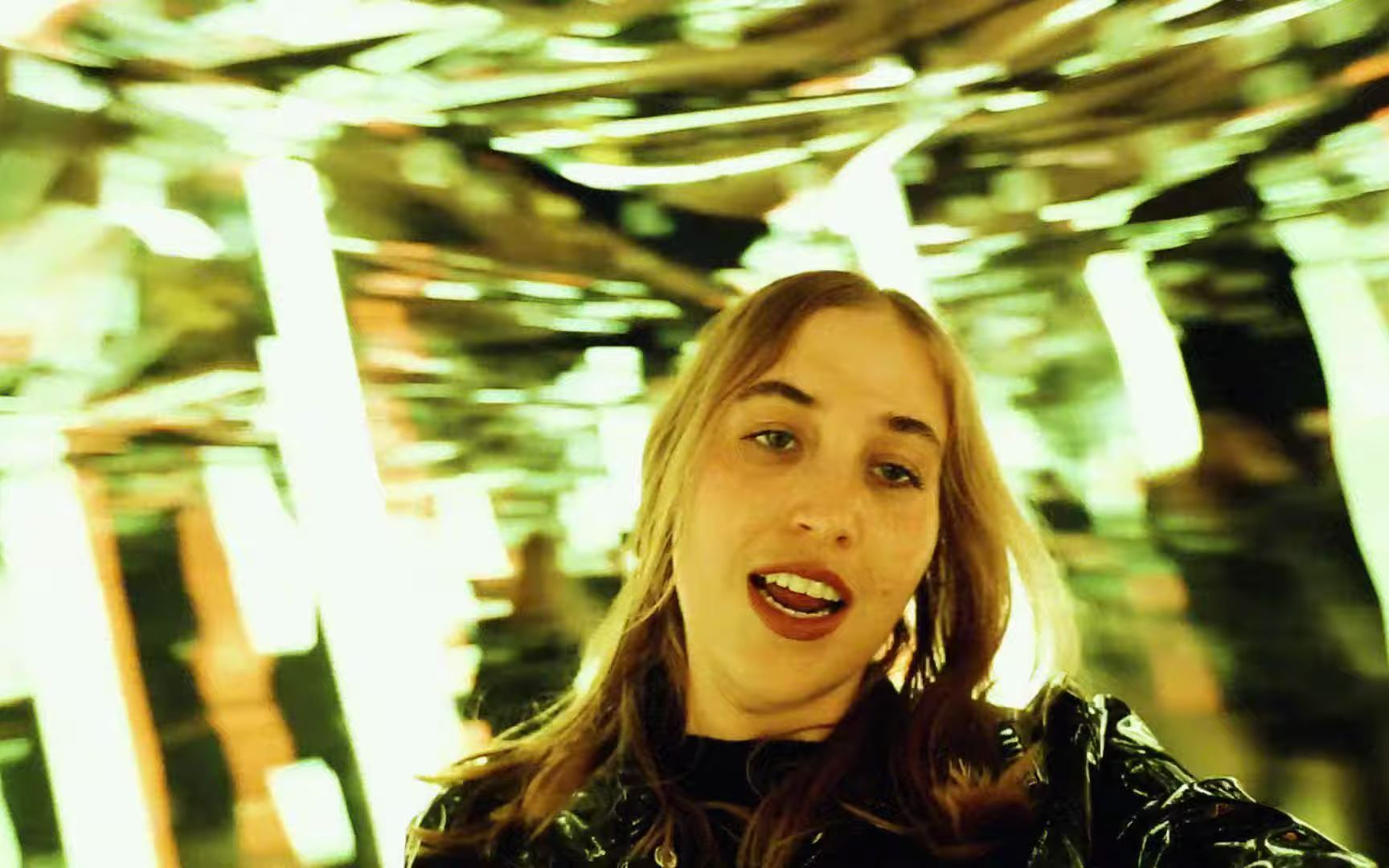 [图]Hatchie - Nosedive (Official Video)