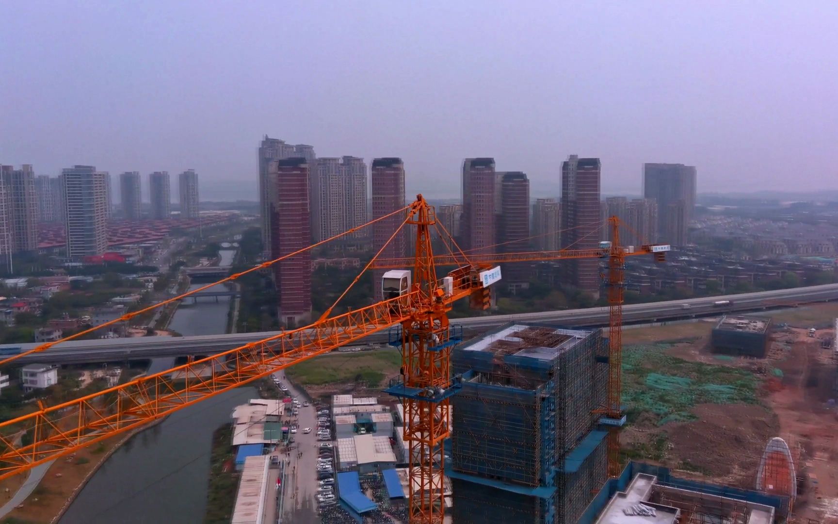 菜鸟哈博森黑鹰二号无人机环绕塔吊练习