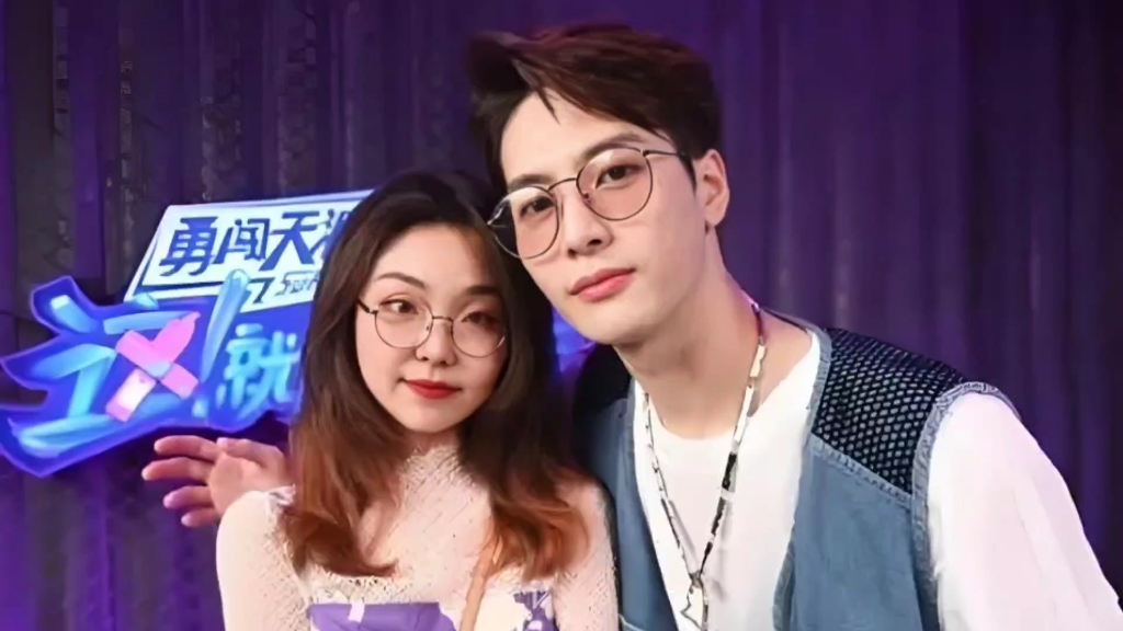 恋情迷雾?王嘉尔与宋雨琦代言重合背后的真相