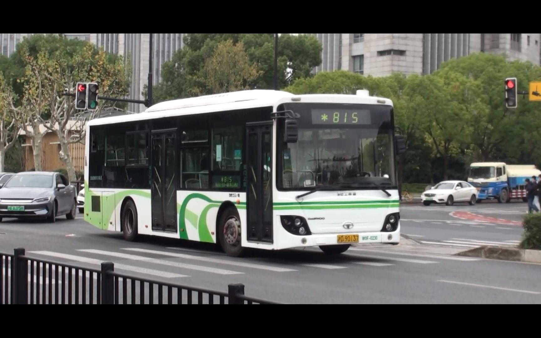 上海公交 巴士三公司 815路 w0f-0230