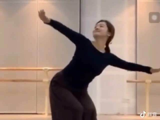 氛围感随意摇摆舞 #跳舞的女孩都是最好看的 #跳舞的小姐姐