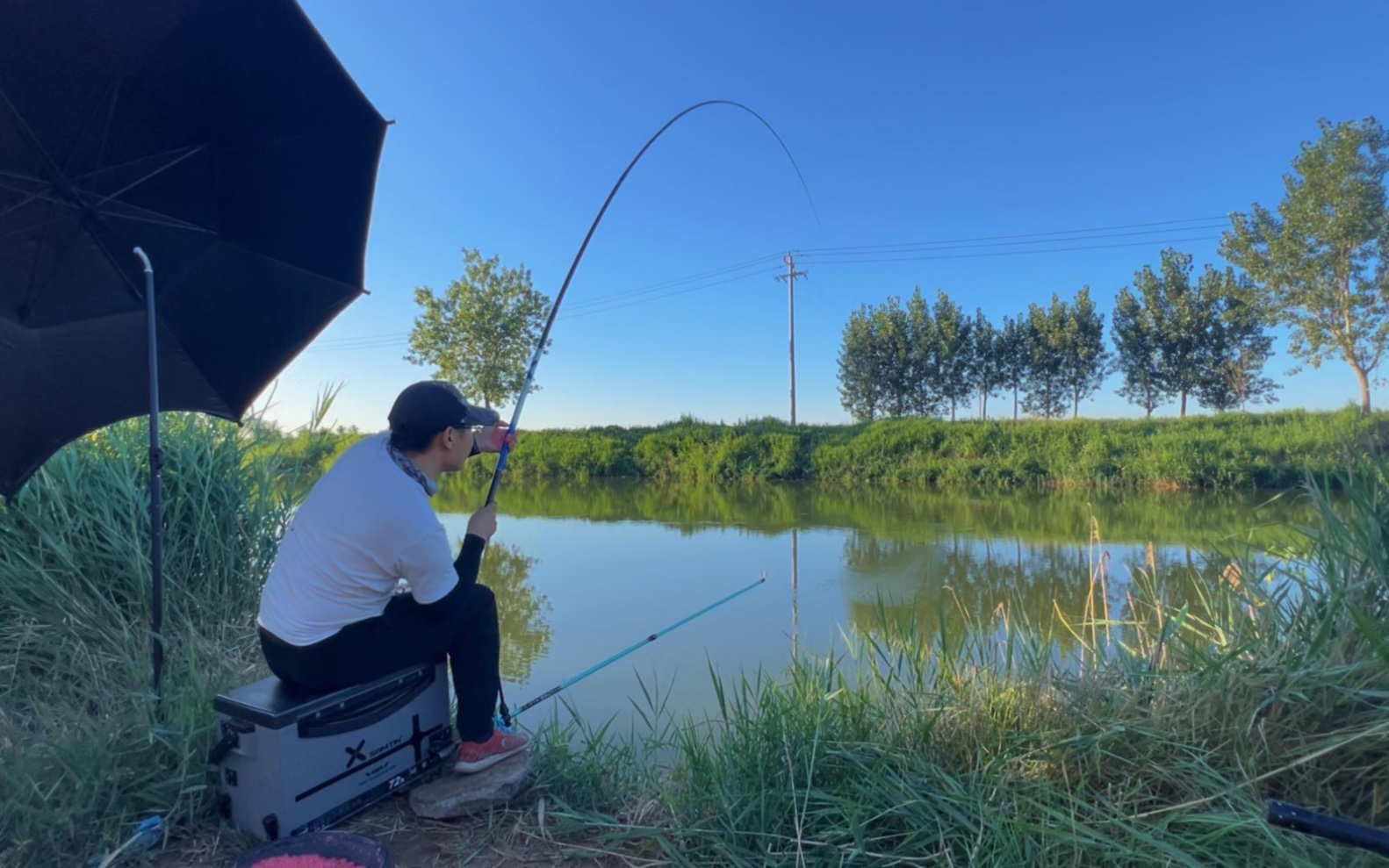 北方不显眼的小野河,却蕴藏了钓鱼人梦寐以求的快乐,又钓美了