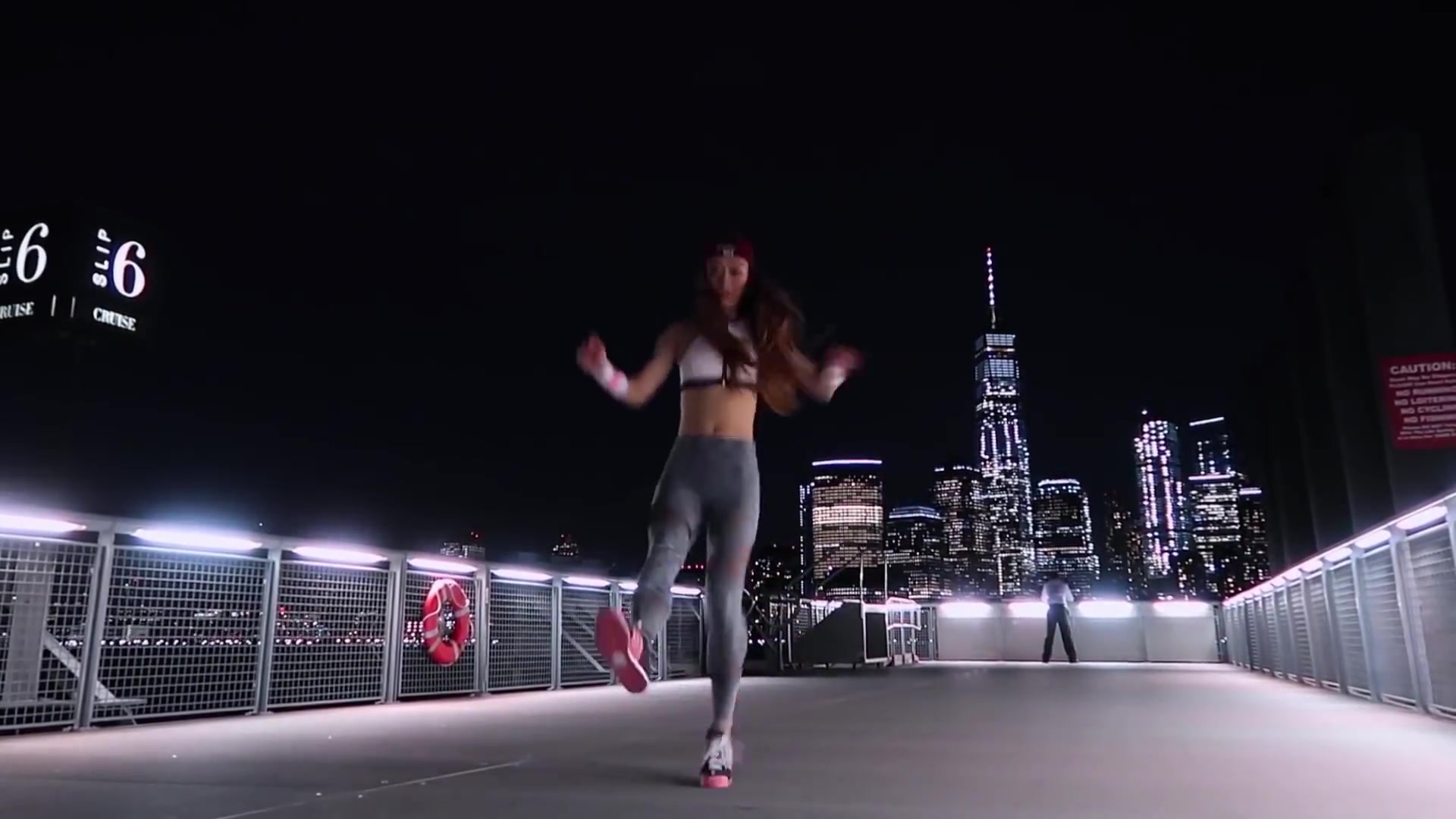 [图]Coco Jambo - Dance Remix a Shuffle Dance Video